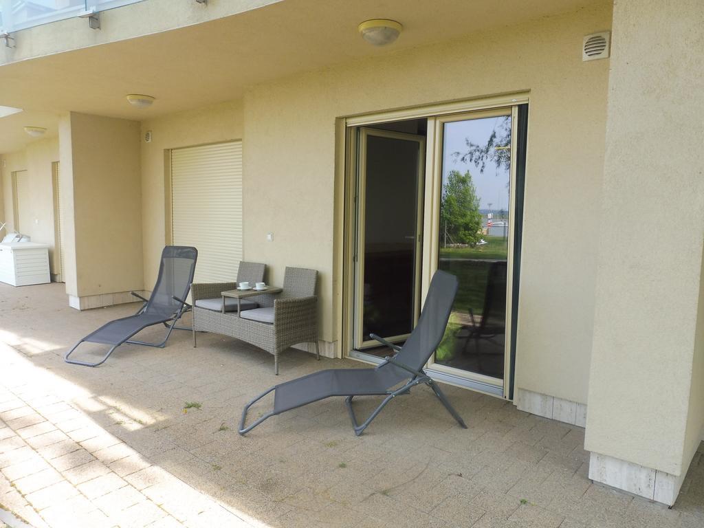 Appartamento Azur Apartman Velence Esterno foto