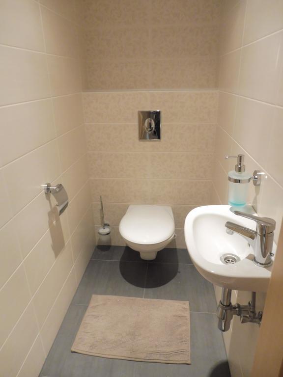 Appartamento Azur Apartman Velence Esterno foto