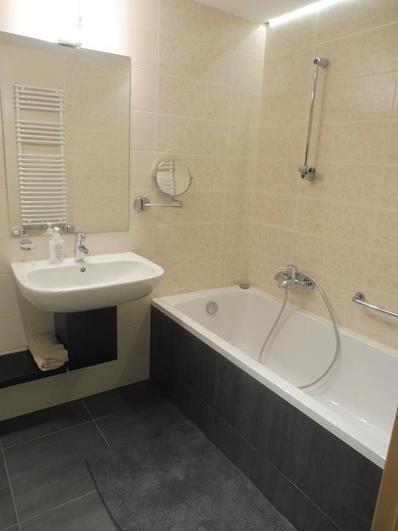 Appartamento Azur Apartman Velence Esterno foto