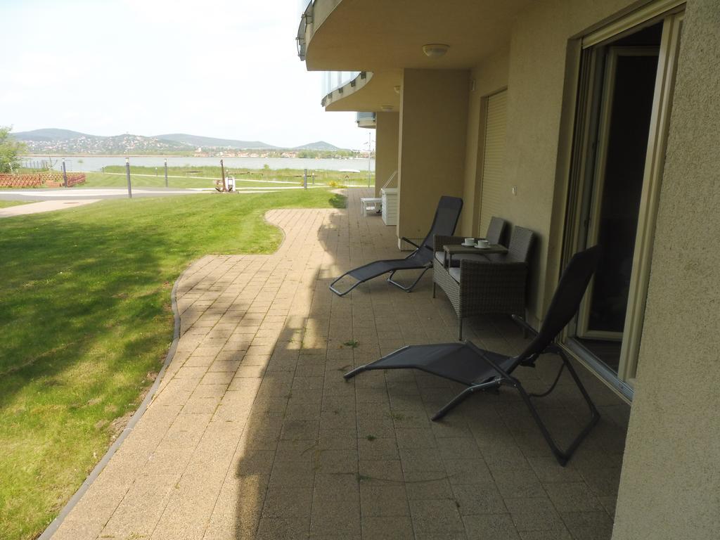 Appartamento Azur Apartman Velence Esterno foto