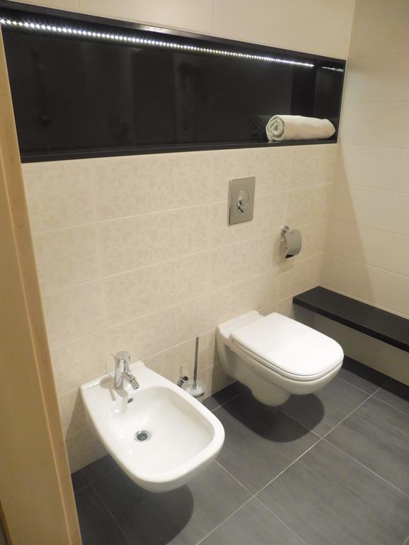 Appartamento Azur Apartman Velence Esterno foto