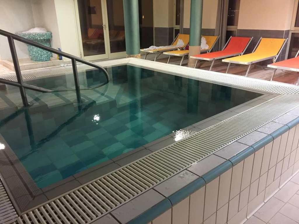 Appartamento Azur Apartman Velence Esterno foto
