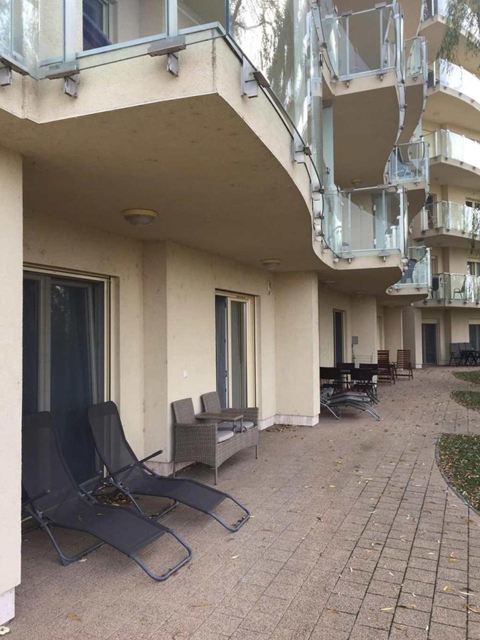 Appartamento Azur Apartman Velence Esterno foto