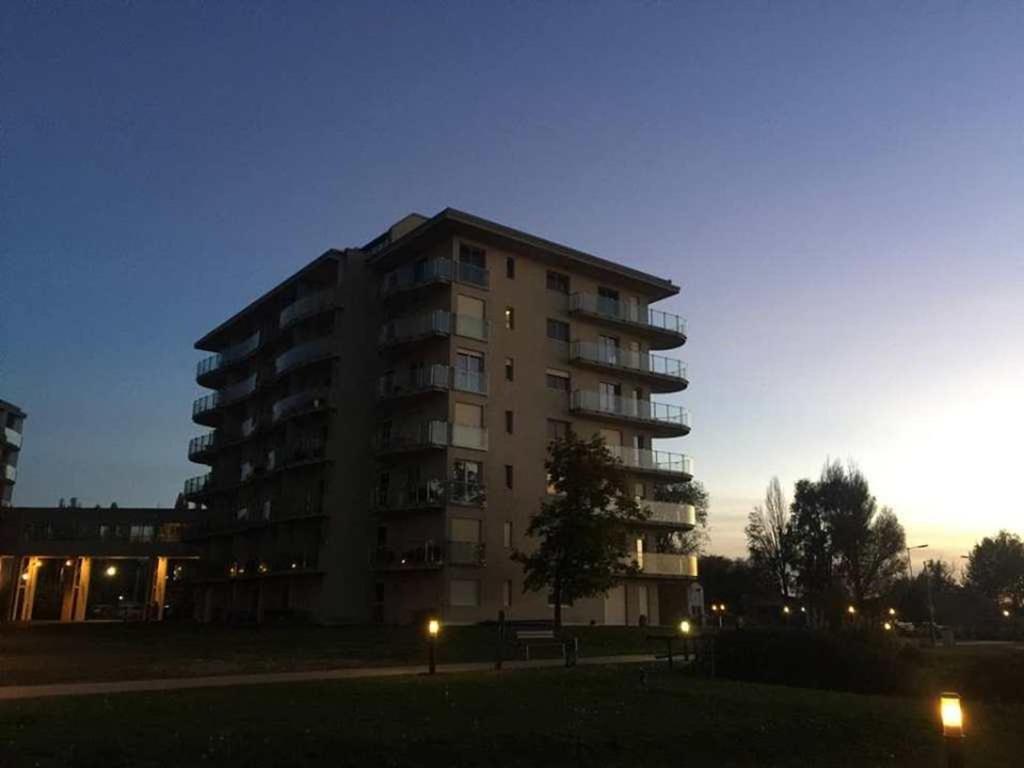 Appartamento Azur Apartman Velence Esterno foto