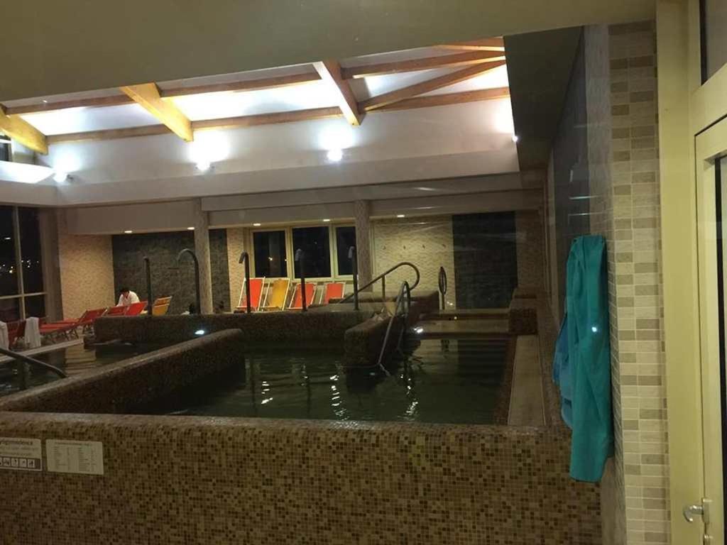 Appartamento Azur Apartman Velence Esterno foto