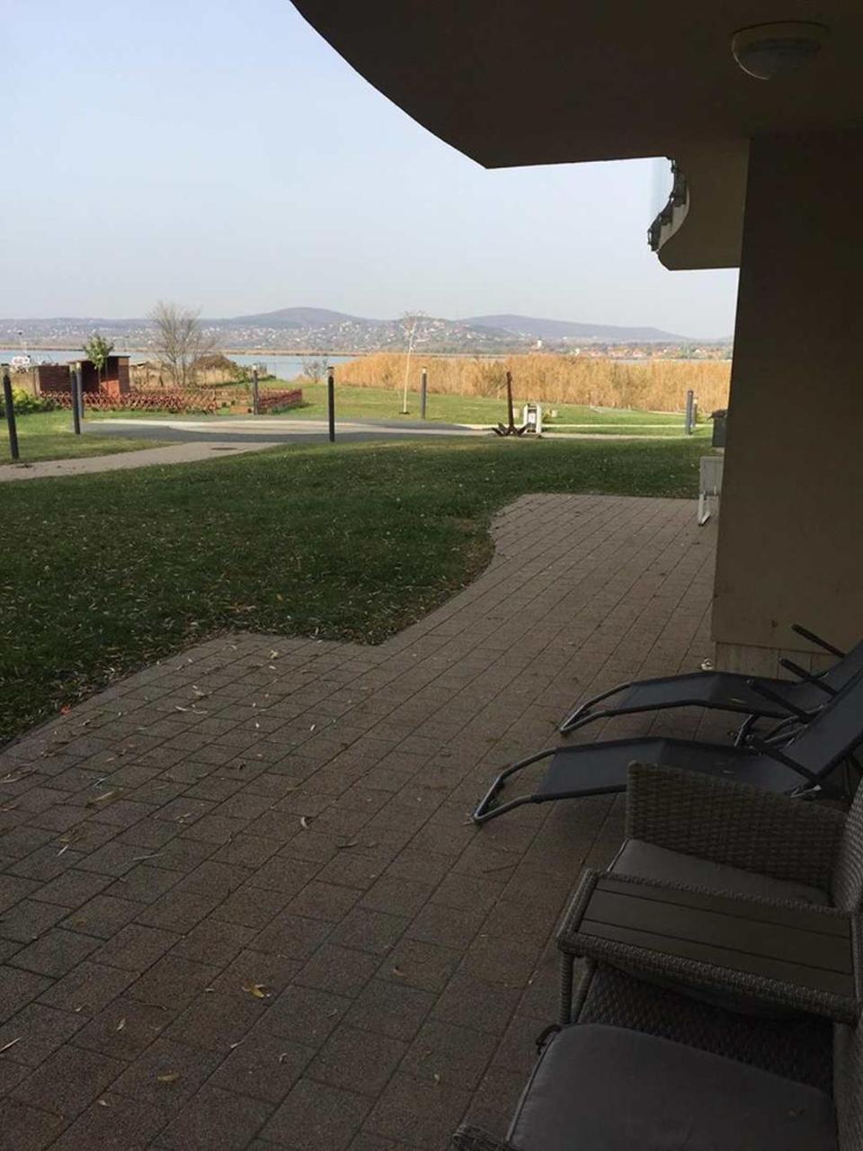 Appartamento Azur Apartman Velence Esterno foto