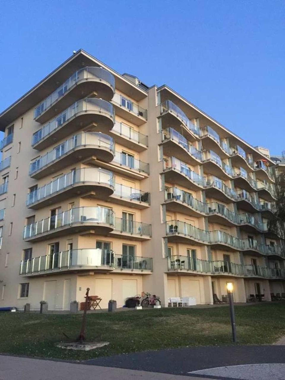 Appartamento Azur Apartman Velence Esterno foto